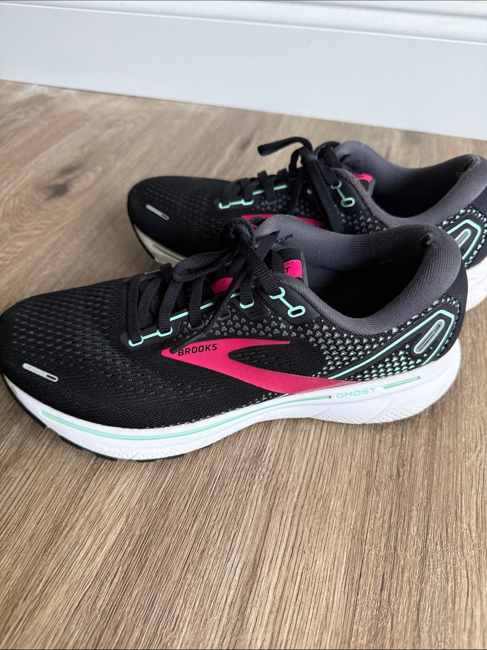 Brooks Ghost 14 Women’s Black and Pink Athletic Running Sneakers w/ Teal Size 9 - Picture 2 of 11